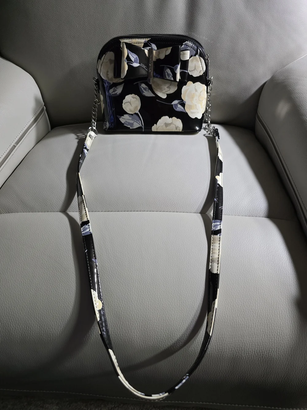 Floral EUC Patent Crossbody Bag in Black and Cream w/ A Bow 9x8x3.75
